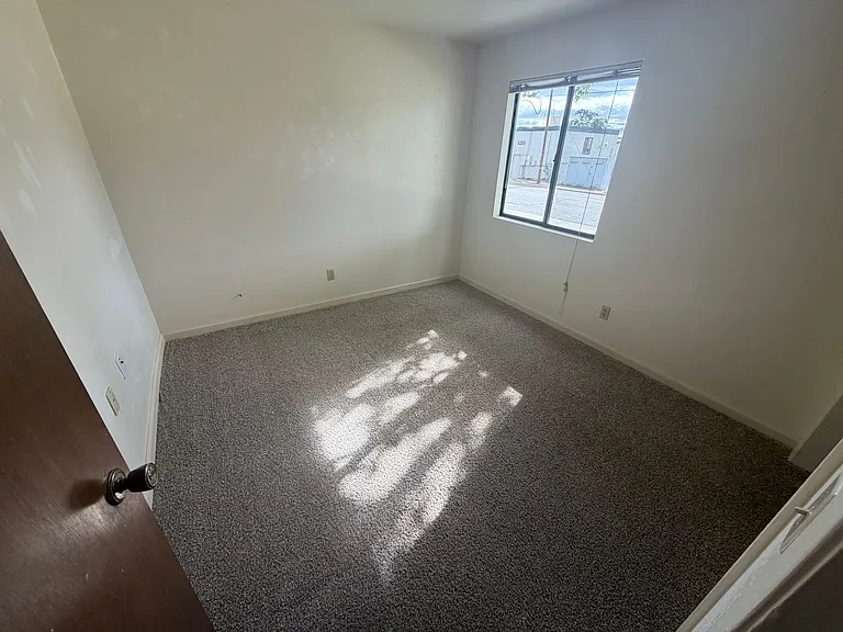 5296 Traffic Way — Photo 10