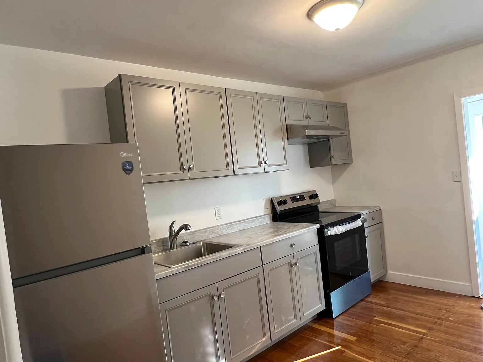 130 East Ave — Photo 3