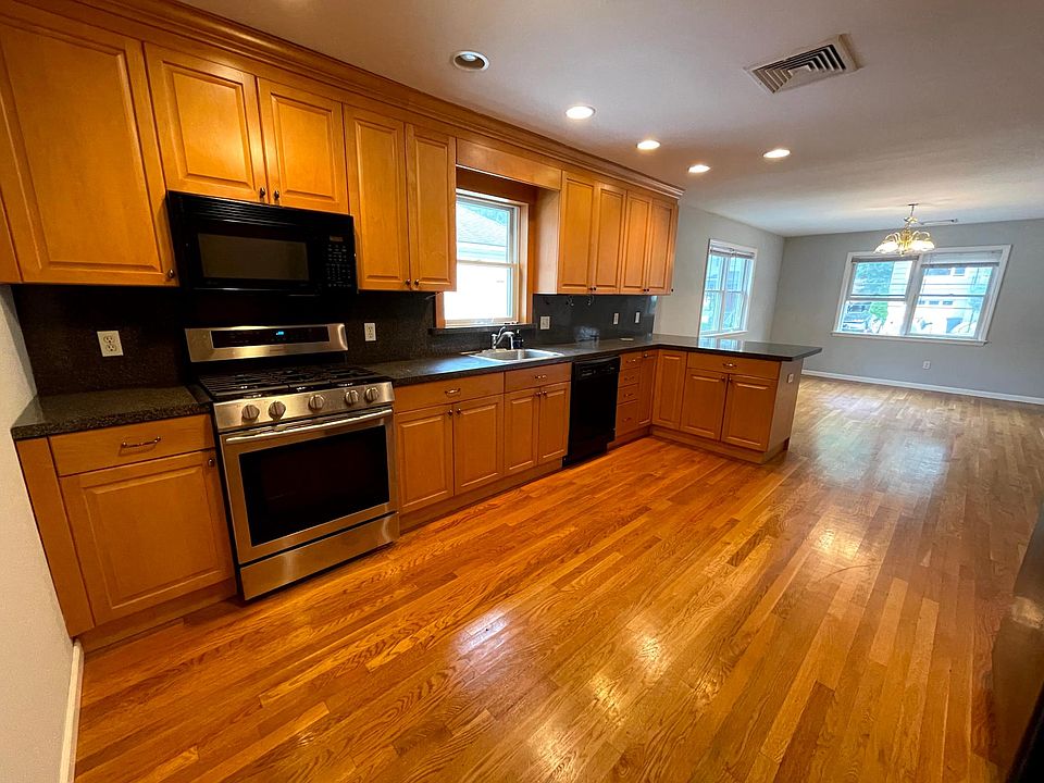 1st image of 31 Washington Ave N #2