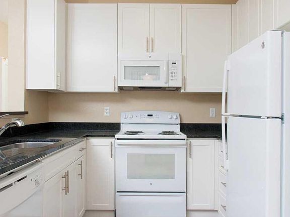 3rd image of 3245 Rubino Dr