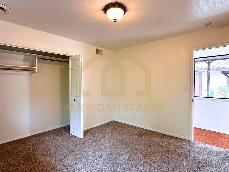 632 University Dr — Photo 9