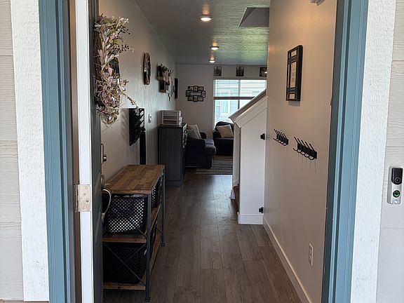4th image of 976 W Fox Run Ave #976