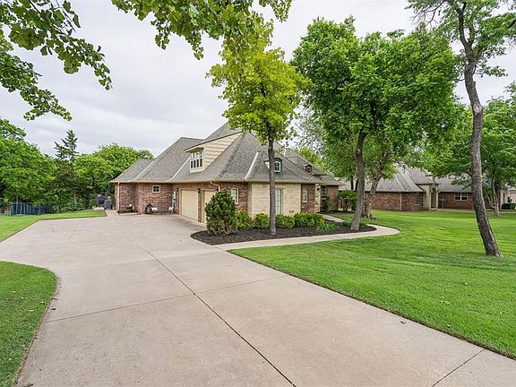 3rd image of 8802 Belcaro Dr