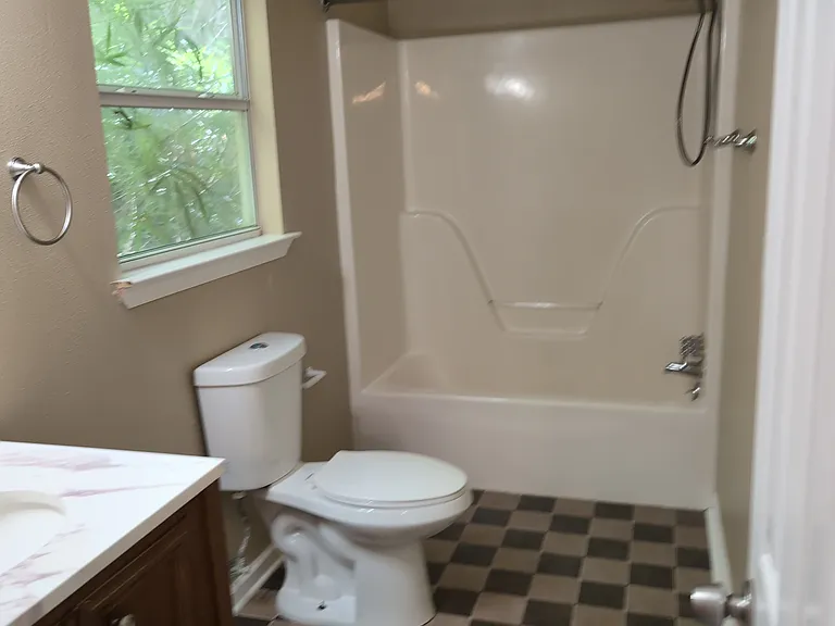 En suite bathroom (Bedroom 1)
