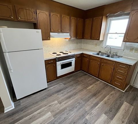 5th image of 1253 1st Ave NW