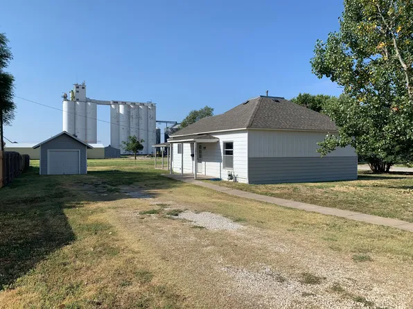 301 Russell Ave, Wakeeney, KS 67672