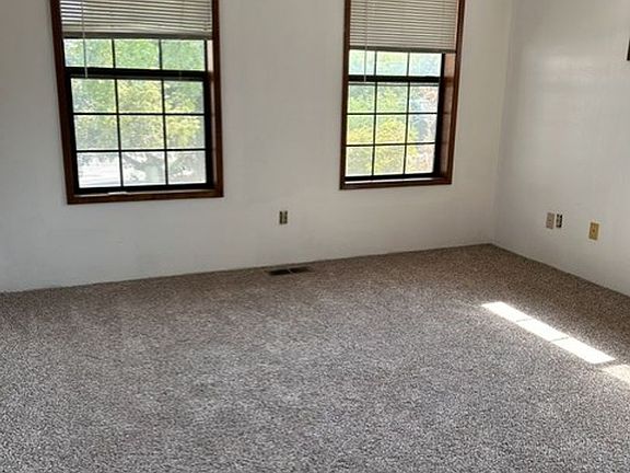 4th image of 237 Reames Cir
