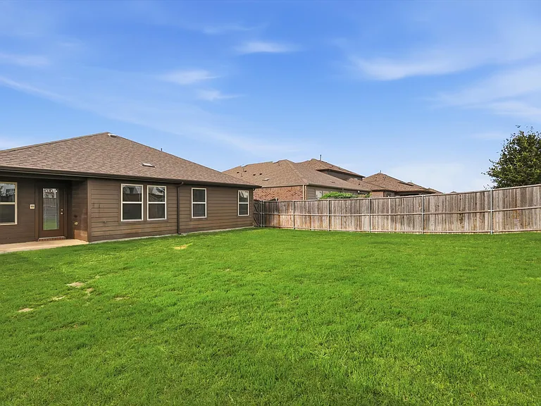1810 Aslynn Cir — Photo 25