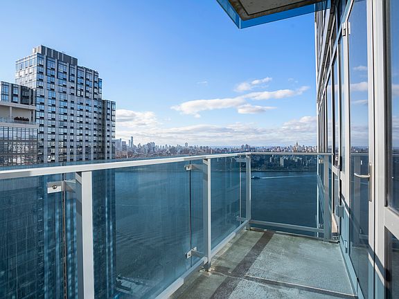 5th image of 22 N 6th St #Penthouse 3a