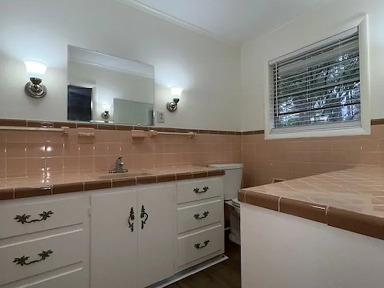 2524 W Hillsboro St — Photo 26