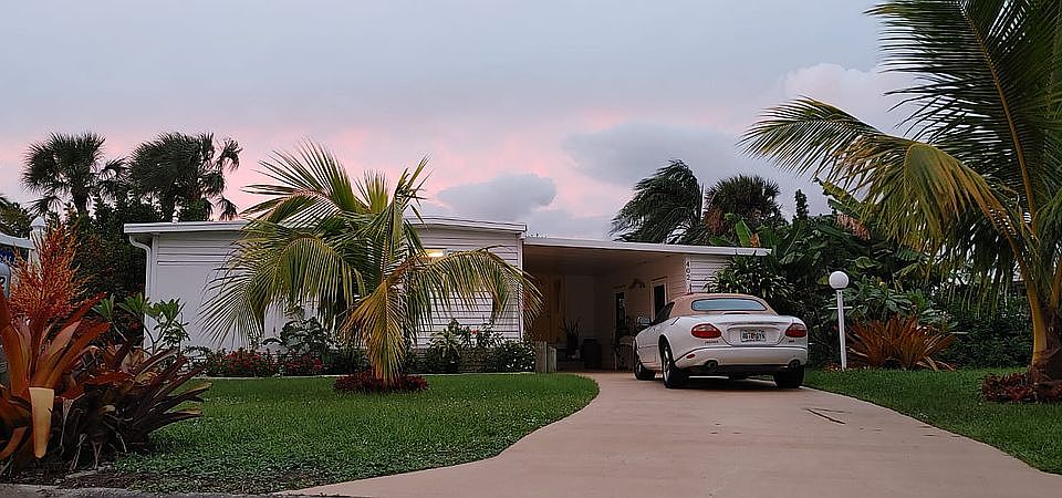 1st image of 402 Plover Dr