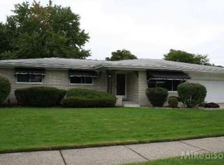 32340 Northampton Dr, Warren, MI 48093