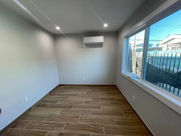 4620 Compton Ave — Photo 11