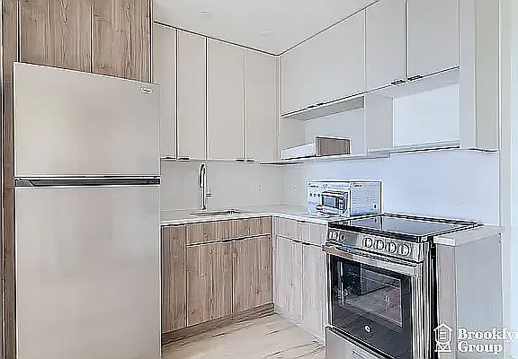 2nd image of 2718 Church Ave #202