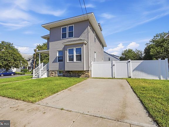 3rd image of 115 Waverly Pl