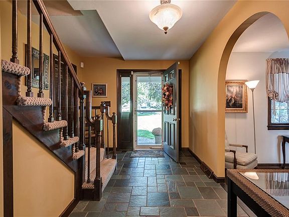 2nd image of 2533 Country Ln