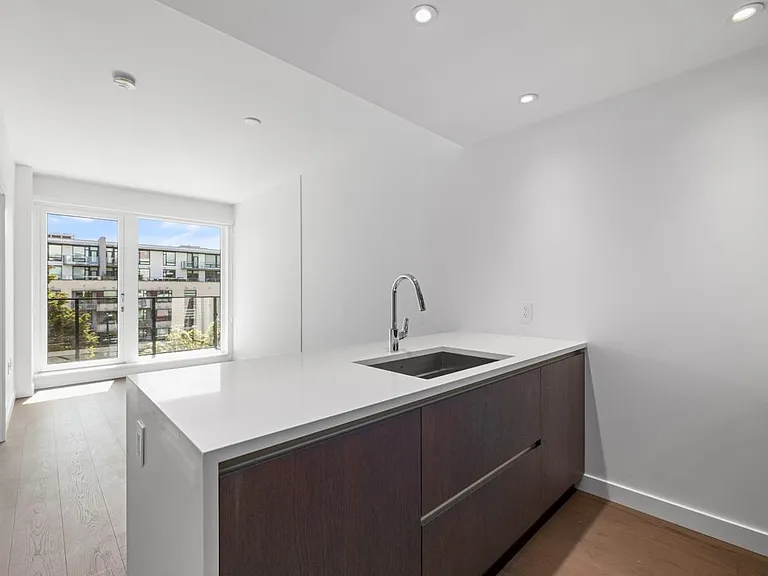 5168 Cambie St #412 — Photo 4