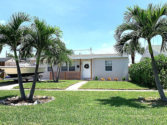 3rd image of 727 Summit Blvd
