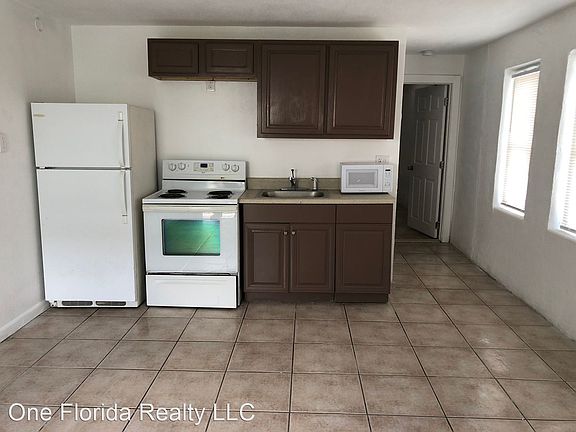 4th image of 749 W 9th St Unit A-2