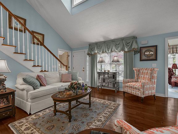 4th image of 1585 Stone Glen Dr