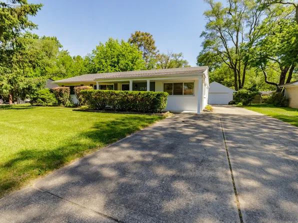 2522 Lafay Dr, West Bloomfield, MI 48324