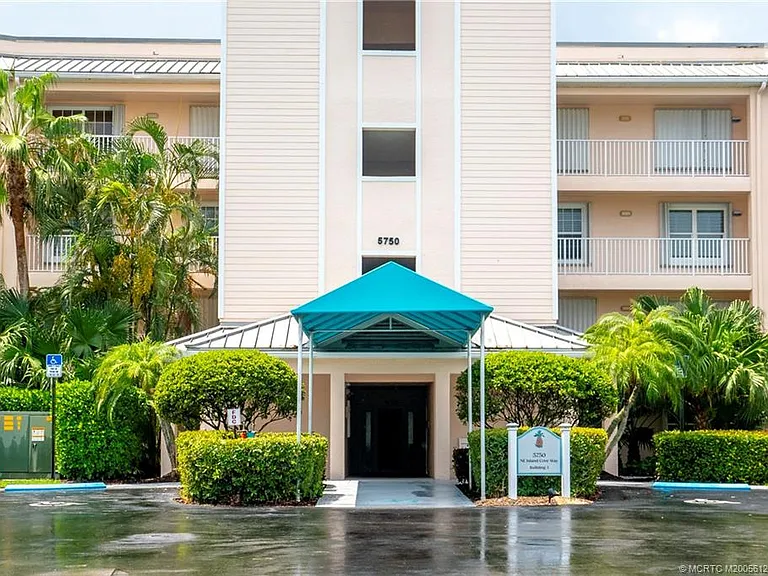 5750 NE Island Cove Way #3203 — Photo 22