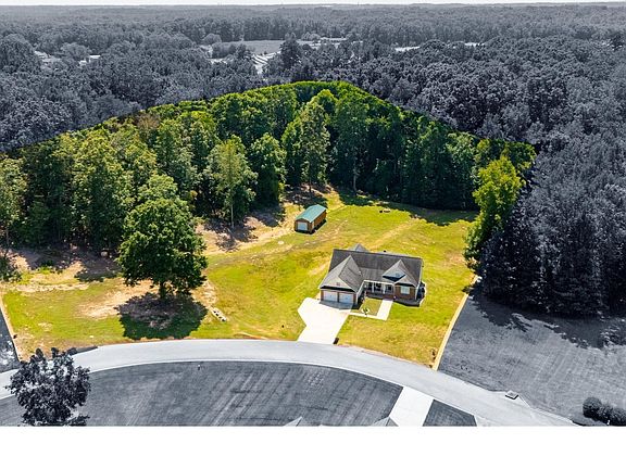 4th image of 115 Mountain Lake Dr