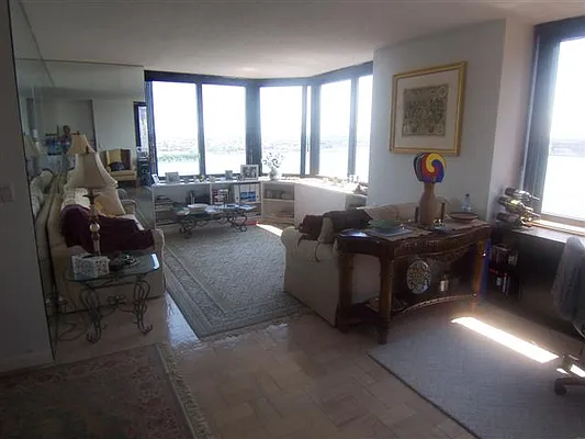 Rented by Luxury Habitat | media 26