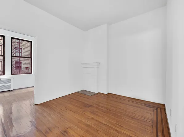 121 Madison Avenue image 2 of 10