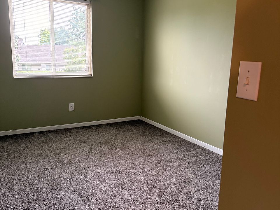 1st image of 4082 E Village Dr #4082