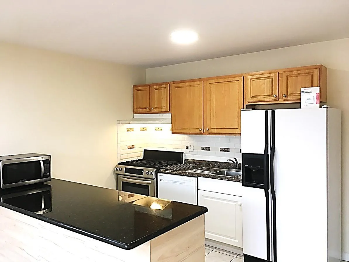 2 bed, 1.5 bath, 1000 sqft, $2,650 — Photo 2