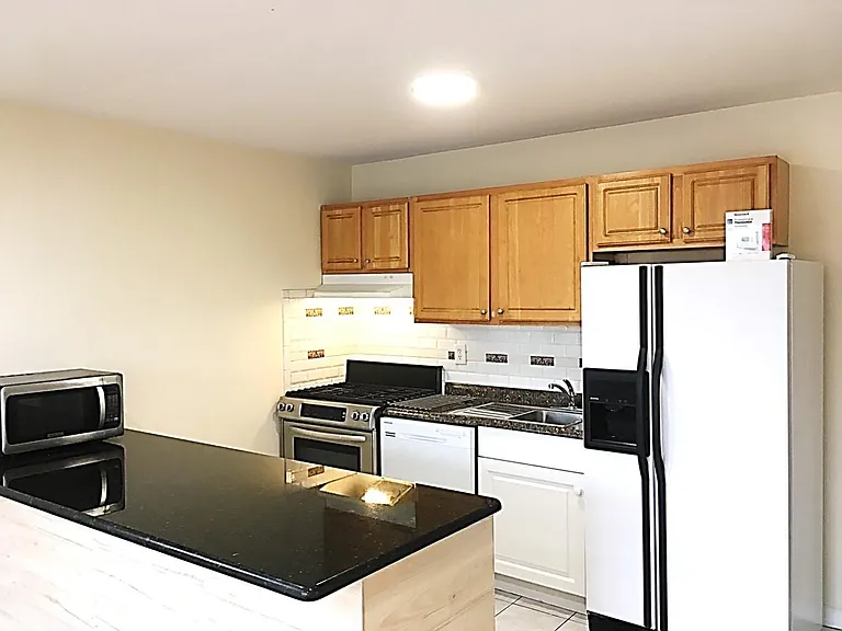 688 Summit Ave #A — Photo 2