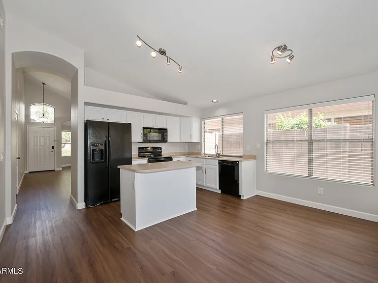 3827 E Monona Dr — Photo 6