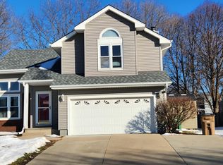 1209 58th St, West Des Moines, IA 50266