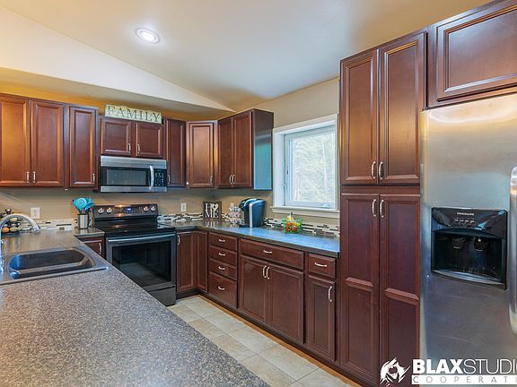 4th image of 1090 Ione St
