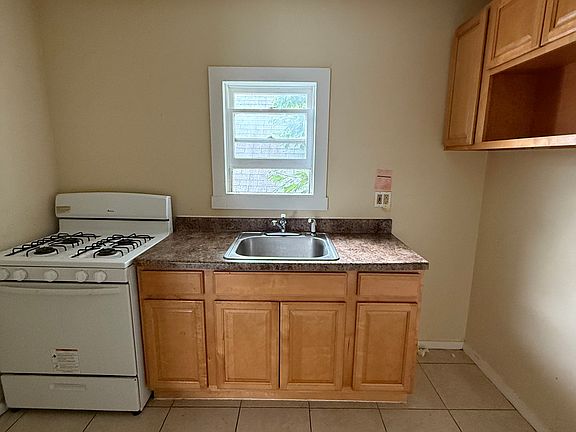 3rd image of 302 Greenwich Ave Floor 3