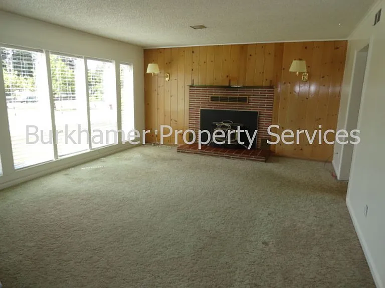 6700 Olympic Hwy #A — Photo 7