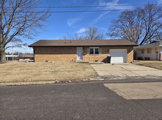 1600 Highwood Ave #1, Pekin, IL 61554