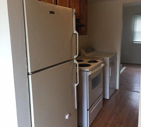 4th image of 2845 Banks Ct