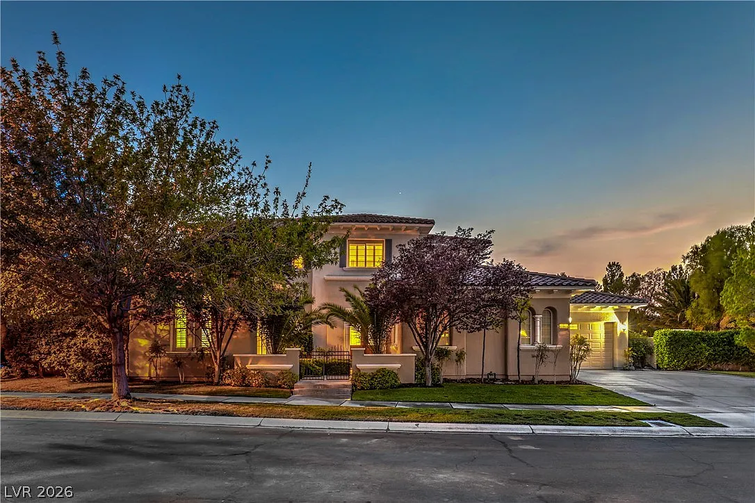 5 bed, 5.5 bath, 5654 sqft, $16,000 — Photo 1