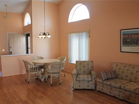 4th image of 110 Lakepointe Cir