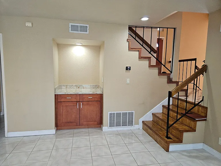 3076 Valleywood Ct — Photo 5