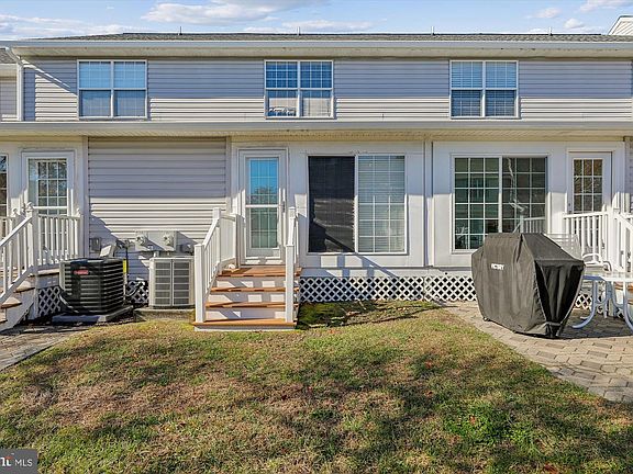 3rd image of 38183 Beachwood Ct Unit 55