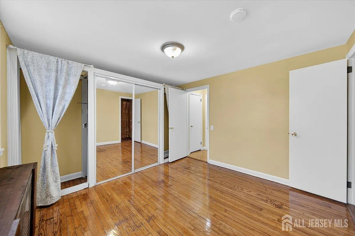 1 bed, 1.0 bath, $1,800 — Photo 3