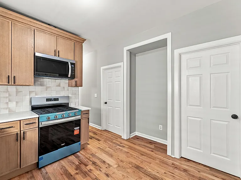 422 Woodside Ave #3 — Photo 8