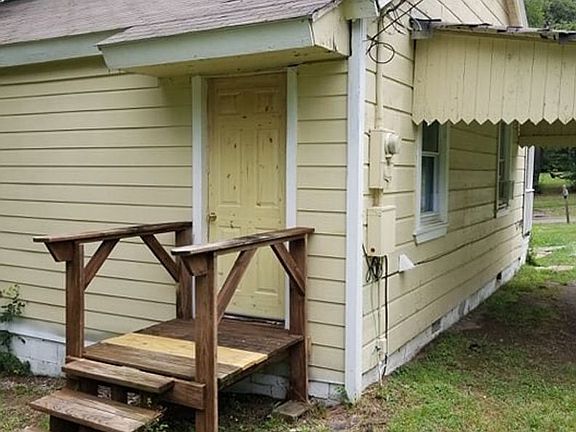 2nd image of 102 Webb Ln