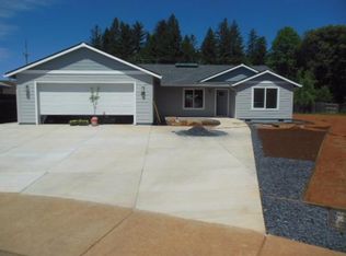 121 Sanger Ln, Cave Junction, OR 97523