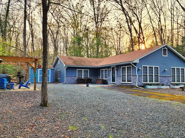 114 Highland Dr, Lakeville, PA 18438