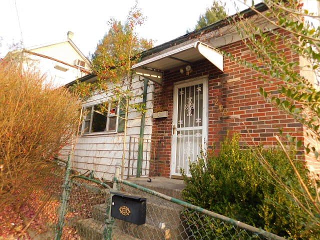 1st image of 240 Ben St