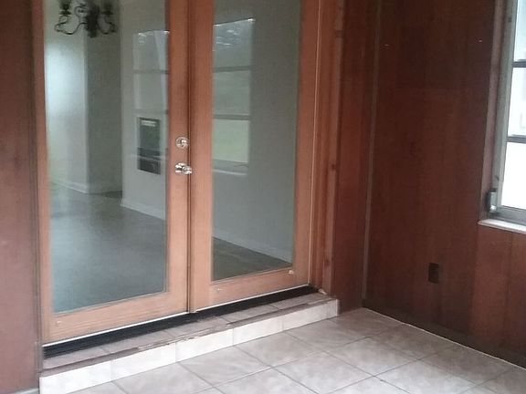5th image of 842 Pickford Ct